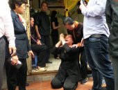 Hà Nội: Quỳ lạy, van xin để được đưa thi hài mẹ vào nhà lo hậu sự