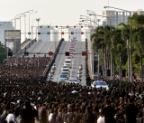 Người Thái xếp hàng dài chờ tiễn biệt Quốc vương