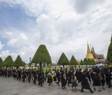 Thái Lan cháy hàng quần áo màu đen